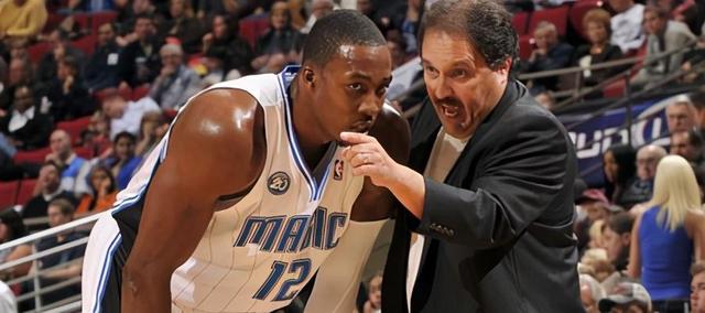 马卡：安东尼对阵里昂将首穿定制战靴，以此致敬F1巴西大奖赛（马卡：安东尼战里昂将首次上脚定制球鞋，致敬F1巴西大奖赛）