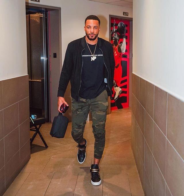 凤凰稳了？过去8次常规赛对阵跳伞蚁，凤凰7胜1负（交手有底气：凤凰近8次常规赛对阵跳伞蚁取得7胜1负）