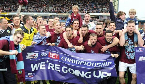 科曼称赞阿尔克马尔19岁中场斯密特：他身上的特质像佩德里（科曼：阿尔克马尔19岁中场斯密特的特质让我想起佩德里）