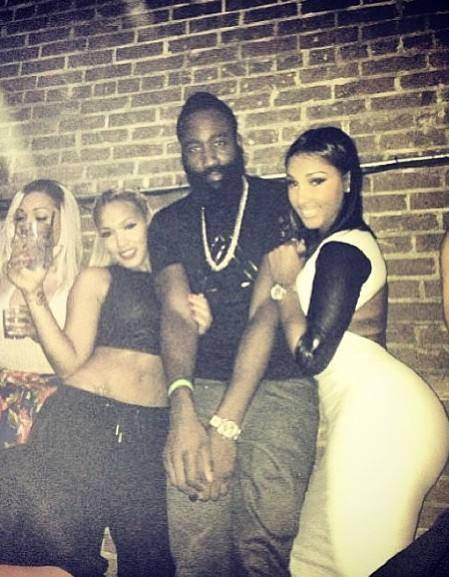 26个代言！孙颖莎再添新商务，人气成就双高，国乒招牌巨星（26项代言在手！孙颖莎再签新合作，战绩与人气齐攀高峰，国乒门面巨星）