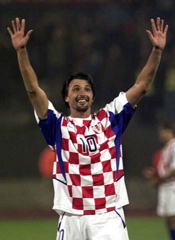 官方：英格兰名哨安东尼-泰勒将执法欧冠第4轮布鲁日vs巴萨（官宣：英格兰名哨安东尼-泰勒将吹罚欧冠第4轮布鲁日对阵巴萨）