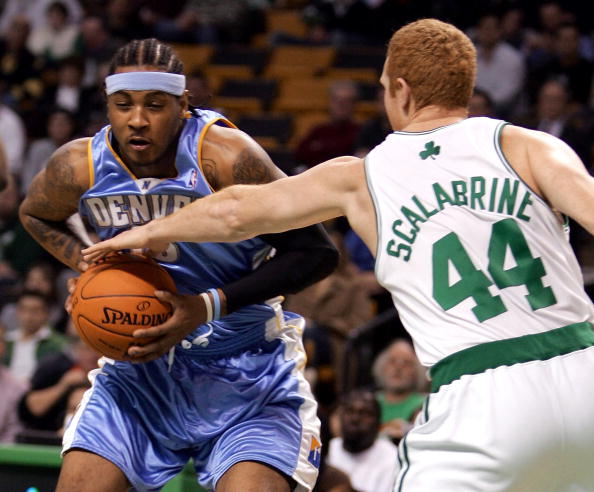 正负值+20最高！唐斯半场7中4拿到10分9板 三分2中1（唐斯半场7投4中拿下10分9板，三分2投1中，正负值+20为最高）