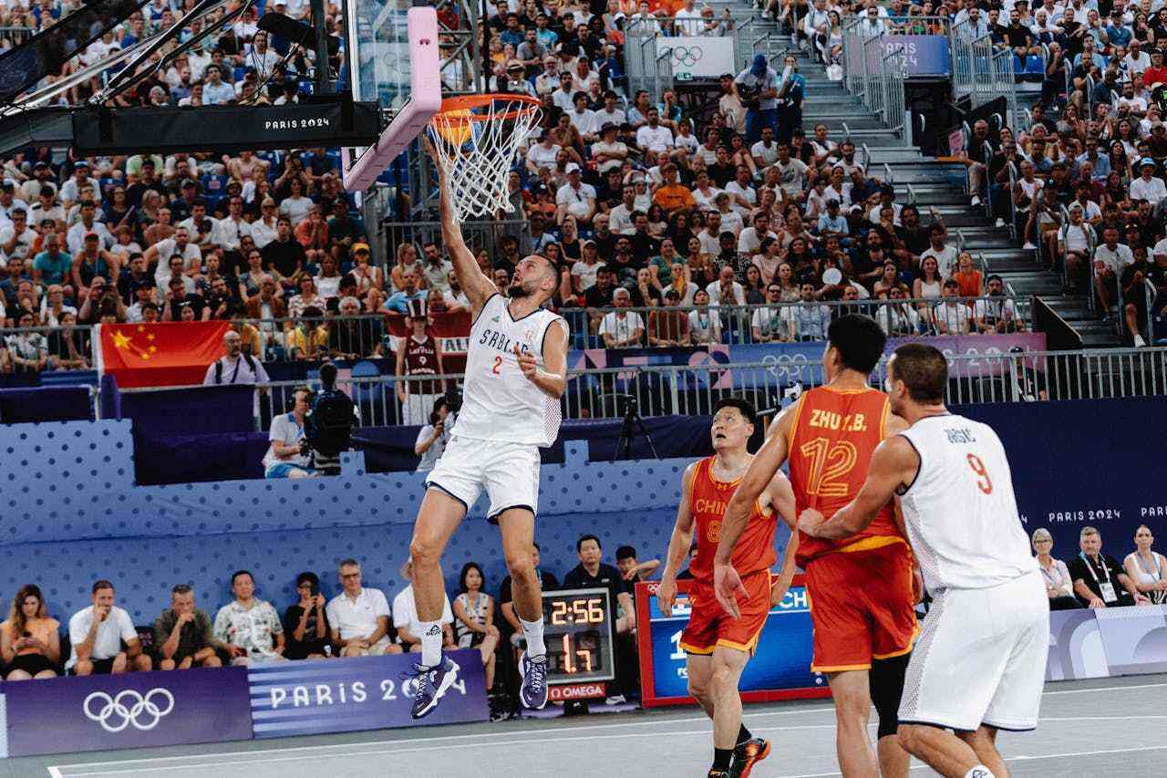 斯基拉丨米兰球探现场考察萨索洛两后卫（斯基拉：米兰球探赴现场考察萨索洛两名后卫）