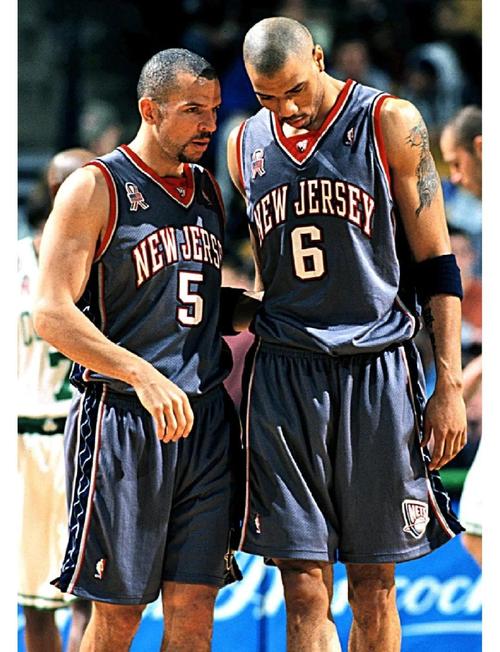 胡明轩拿下26分错失绝杀，澳大利亚全队安慰胡明轩（砍下26分却绝杀不进，胡明轩赛后获澳大利亚队集体安慰）