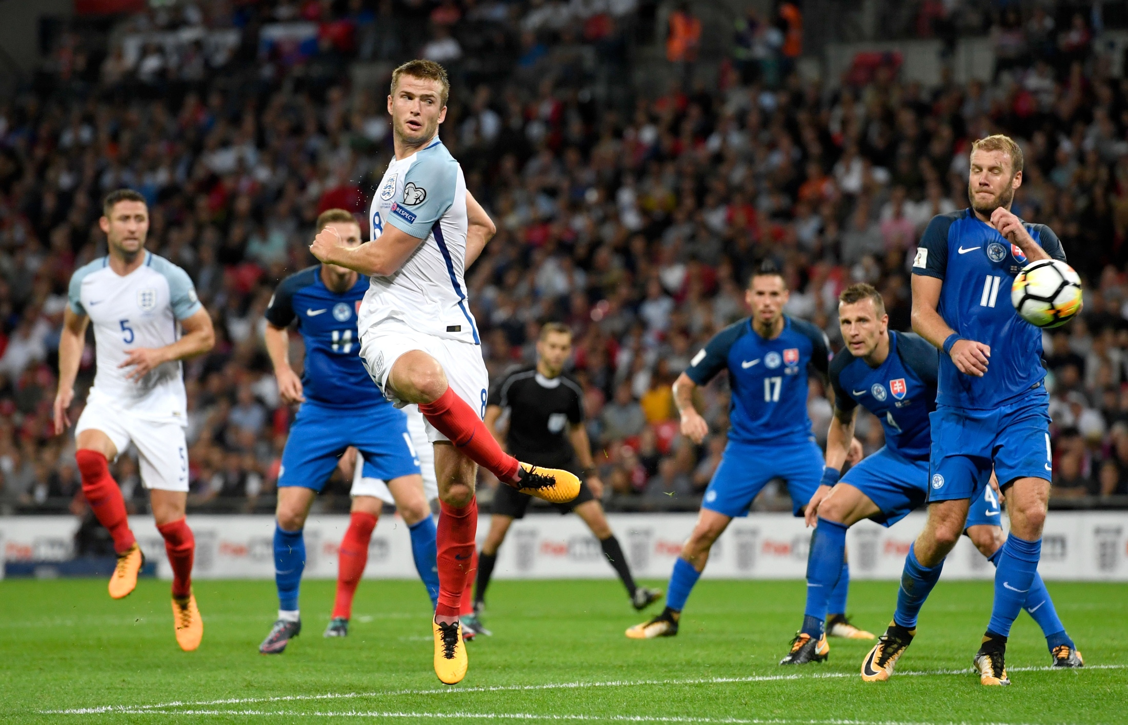 齐沃：要振作和学习，足球和生活总会有转机；伤员周日难复出（齐沃：保持积极学习，球场与人生终会迎来转机；多名伤员周日恐难登场）