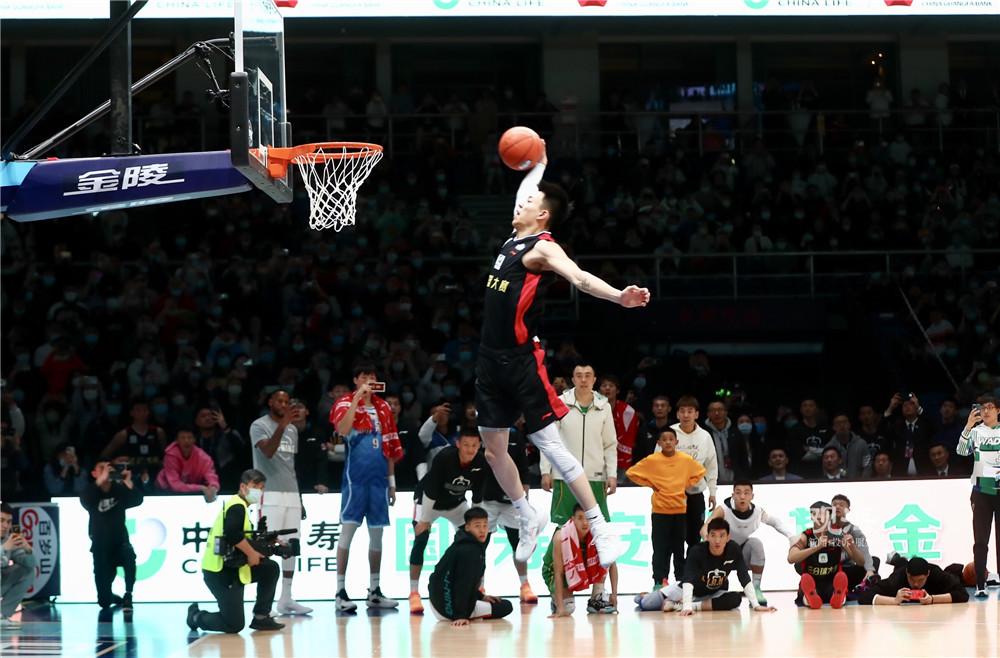 武汉女足于明天凌晨出战女冠杯，若取胜将在半决赛面对阿森纳（武汉女足明晨出战女冠杯，若告捷半决赛迎战阿森纳）