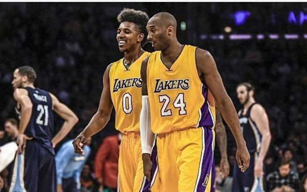 足球曝某豪门将出售队内三名老将，重建计划开启（足坛曝某豪门拟清洗三名老将，重建计划启动）