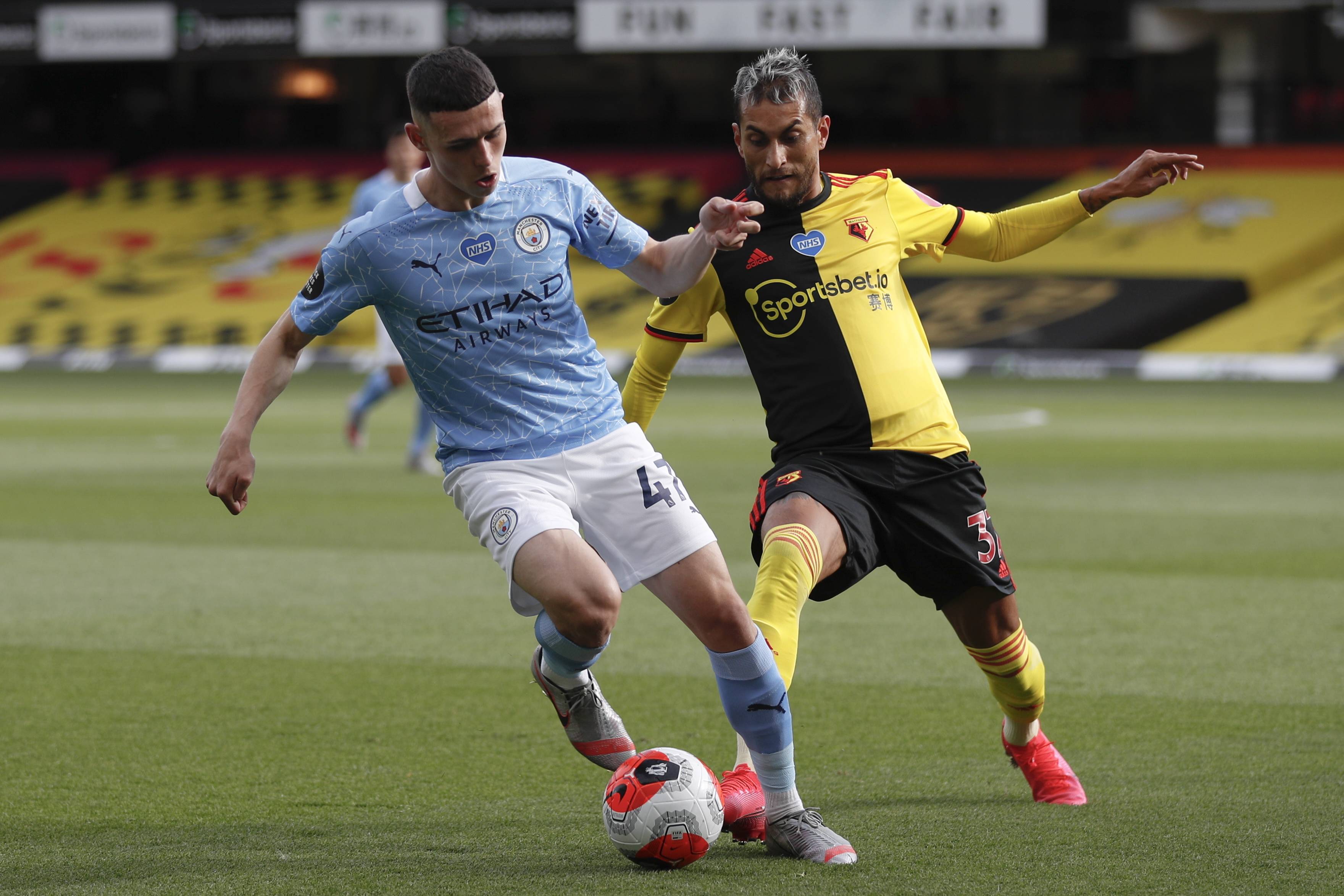 灰熊被逆转！莫兰特21+10犯大错，乐福梦回巅峰，湖人弃将也拉胯（灰熊遭逆转！莫兰特21+10却成争议焦点，乐福重现巅峰，前湖人球员表现低迷）