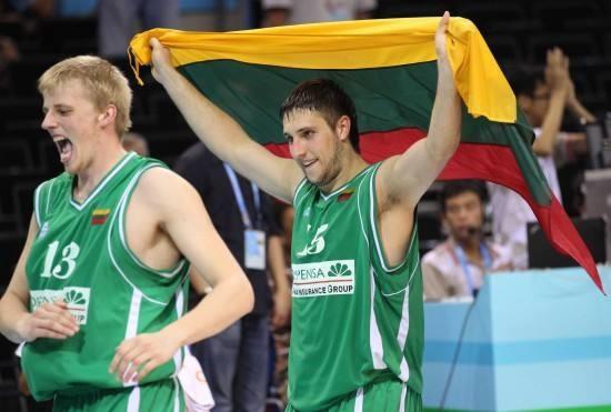 186场追平内马尔，阿劳霍升至巴萨队史拉美球员出场榜第十（阿劳霍出战186场追平内马尔，跻身巴萨拉美球员出场榜第十）