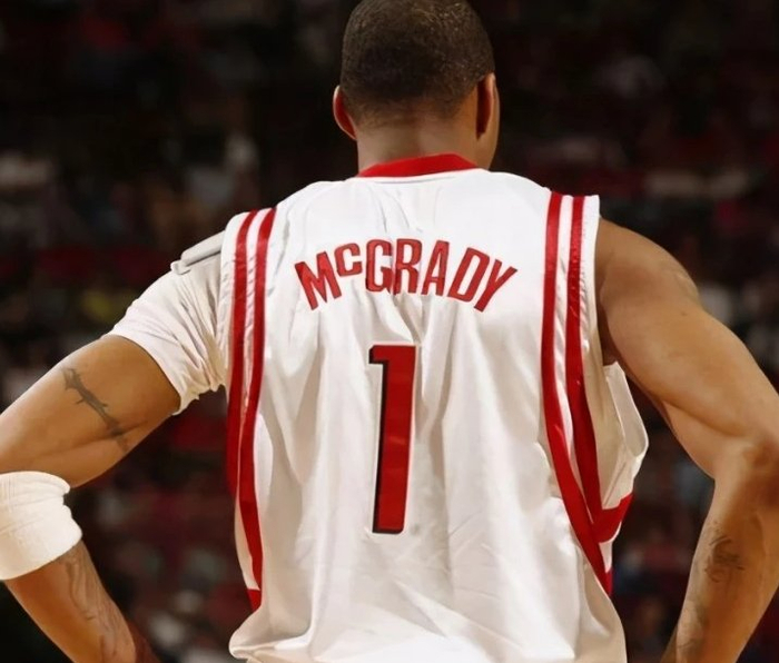 每体：腓骨骨折的邦马蒂将接受手术，或将伤缺5个月（每体：邦马蒂腓骨骨折需手术，预计缺阵约5个月）