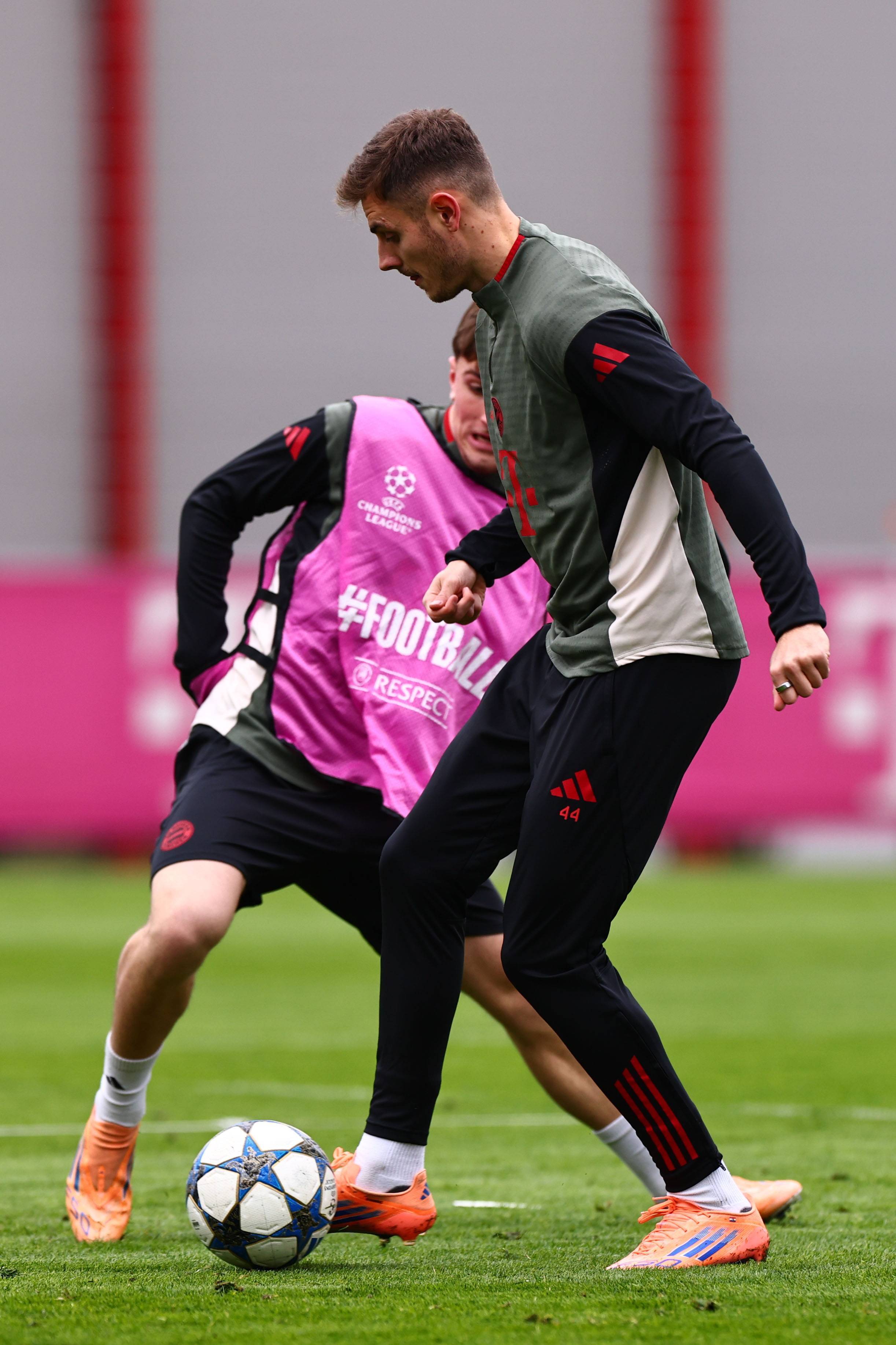 都够铁的！同曦半场三分球20中3&命中率15% 广东17中4&命中率24%（半场三分集体哑火：同曦20投3中15%，广东17投4中24%）