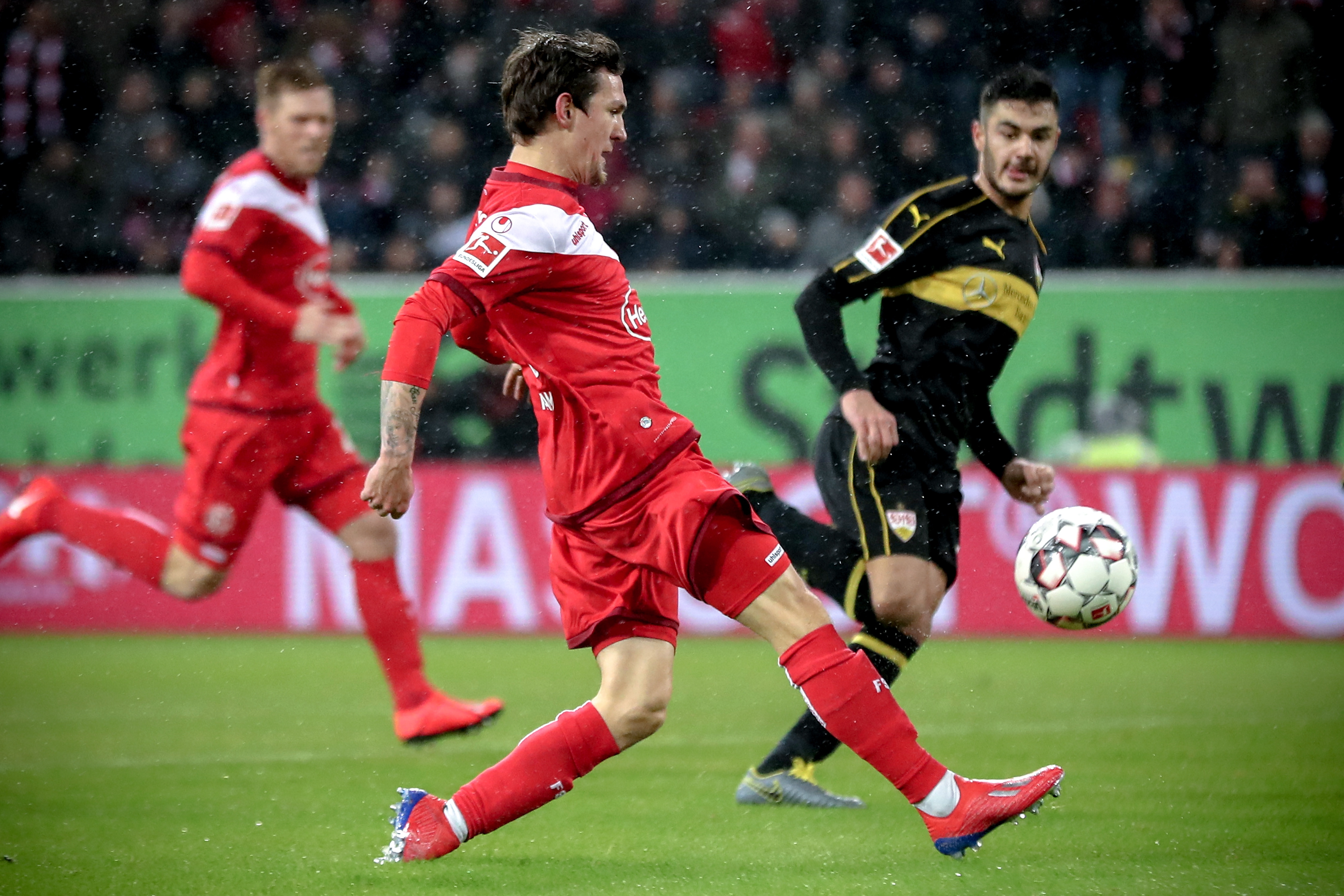 打破“球荒”！狼队时隔43天、5轮联赛再度取得英超进球（狼队终结进球荒！相隔43天、5轮联赛再度在英超破门）