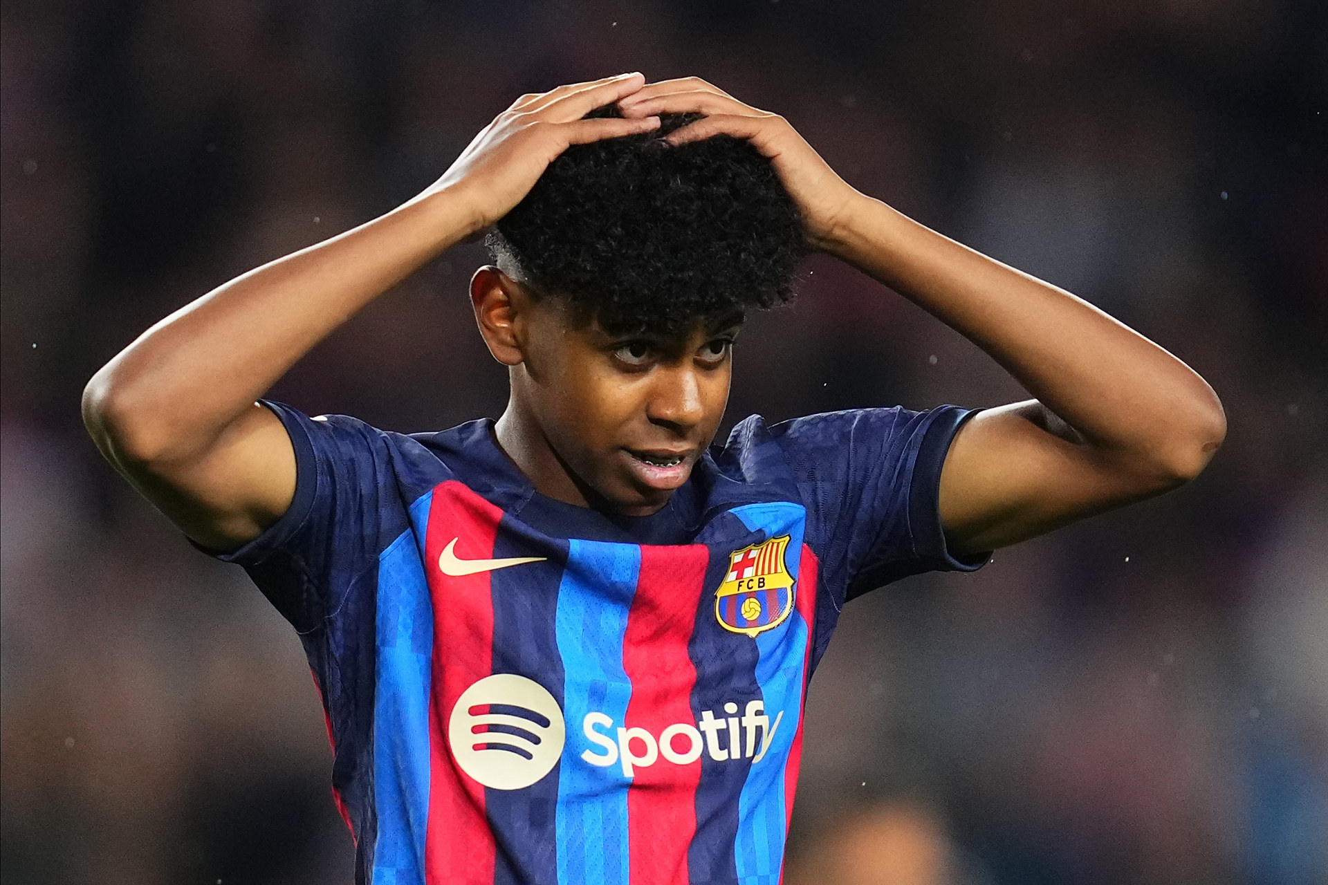 还得看阿杜！杜兰特半场7中4&三分3中2拿到12分5板4助（杜兰特半场高效：7投4中、三分3投2中，砍下12分5篮板4助攻）