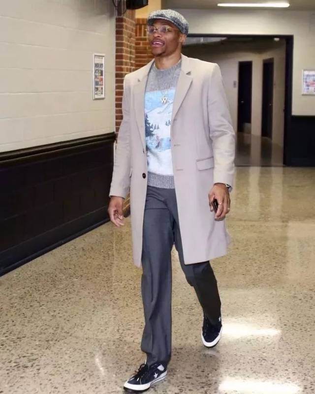 埃杜在高铁站被围满，合同今年到期，他说明年也希望在深圳（埃杜高铁站遭粉丝围堵，合同今年到期：称明年仍盼留在深圳）