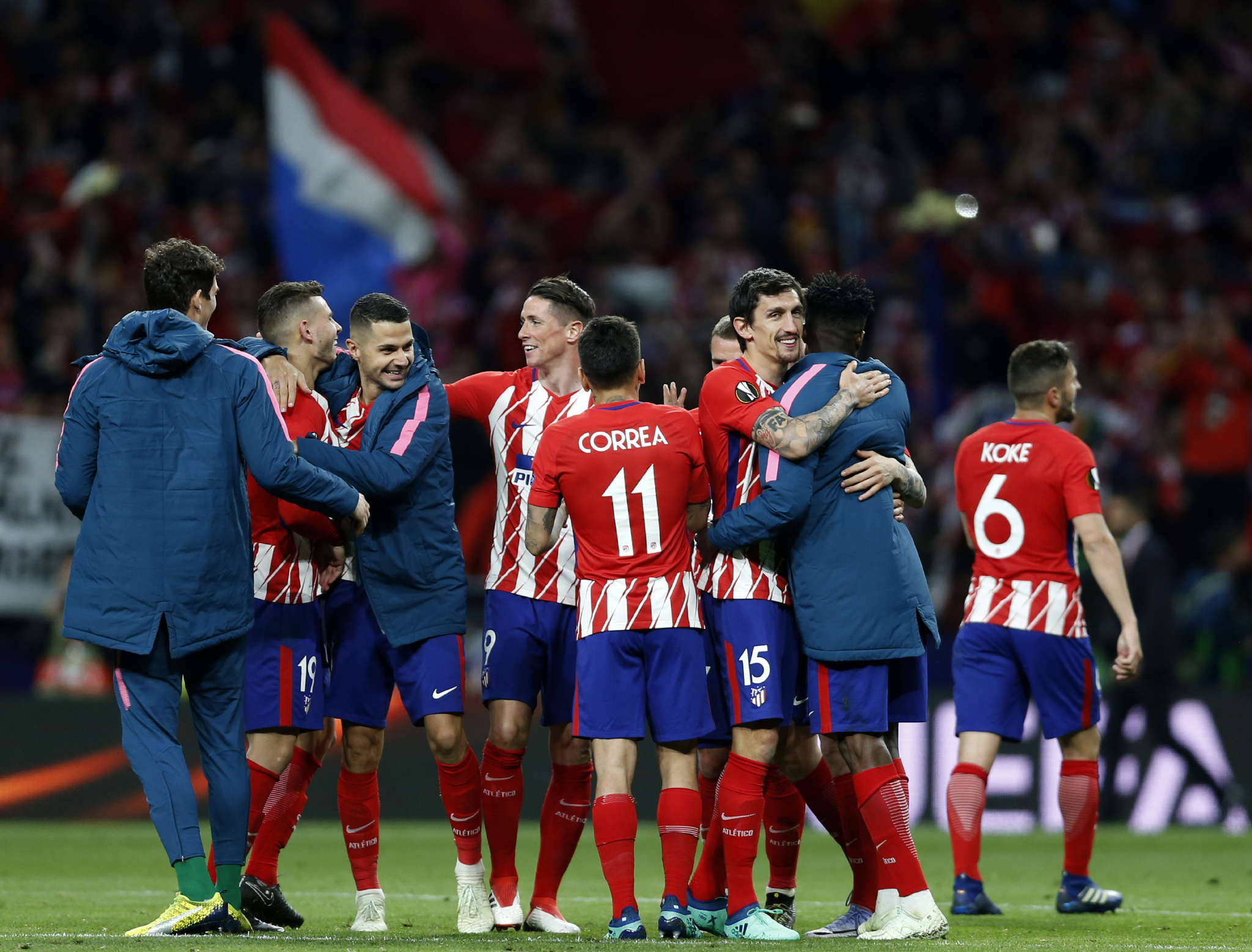 本菲卡旧将路易松晒照说在学习，照片显示他问AI足球总监职责（本菲卡名宿路易松晒学习照：向AI请教足球总监的职责）