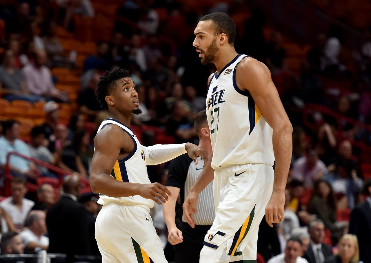 英超前瞻：维拉状态极佳剑指9连胜，西汉姆联已跌落降级区（英超前瞻：维拉火力正盛冲击九连胜，西汉姆联滑落至降级区）